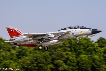 VF-31 "Tomcatters" F-14D "Pencil" BuNo 164603 bouncing at Fentress 7-18-2006
