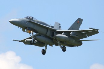 CF-188A Hornet (728) from RCAF 425 TF Squadron "Alouette" CFB Bagotville, QC lands at CFB Trenton
