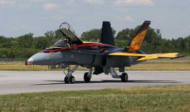 RECOVERY: McDonnell Douglas RCAF CF-18 Demo Team Hornet