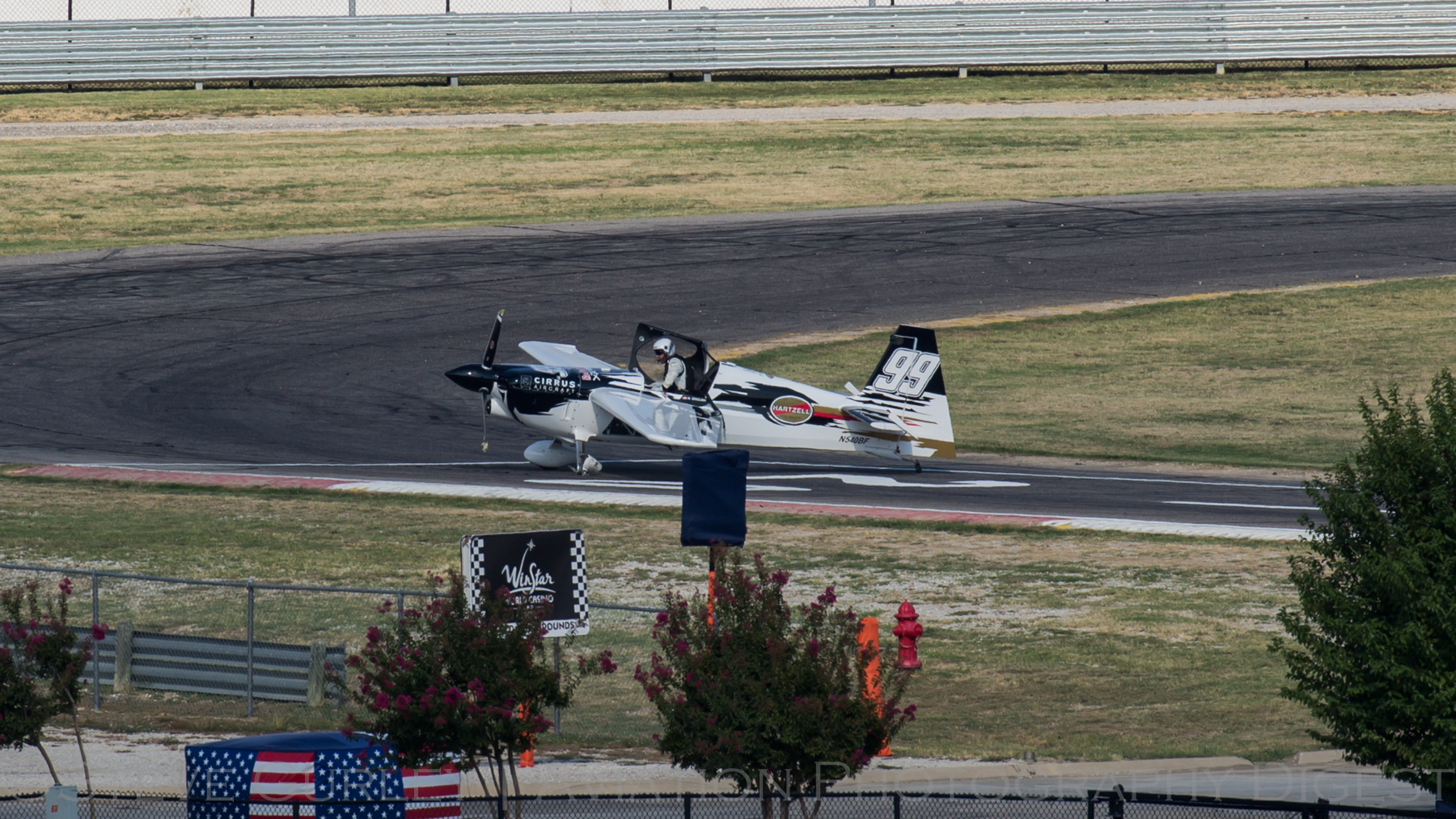 2015 Red Bull Air Race World Championship_Michael Goulian accident - Edge 540 V2 - RedBull Air Races 2015