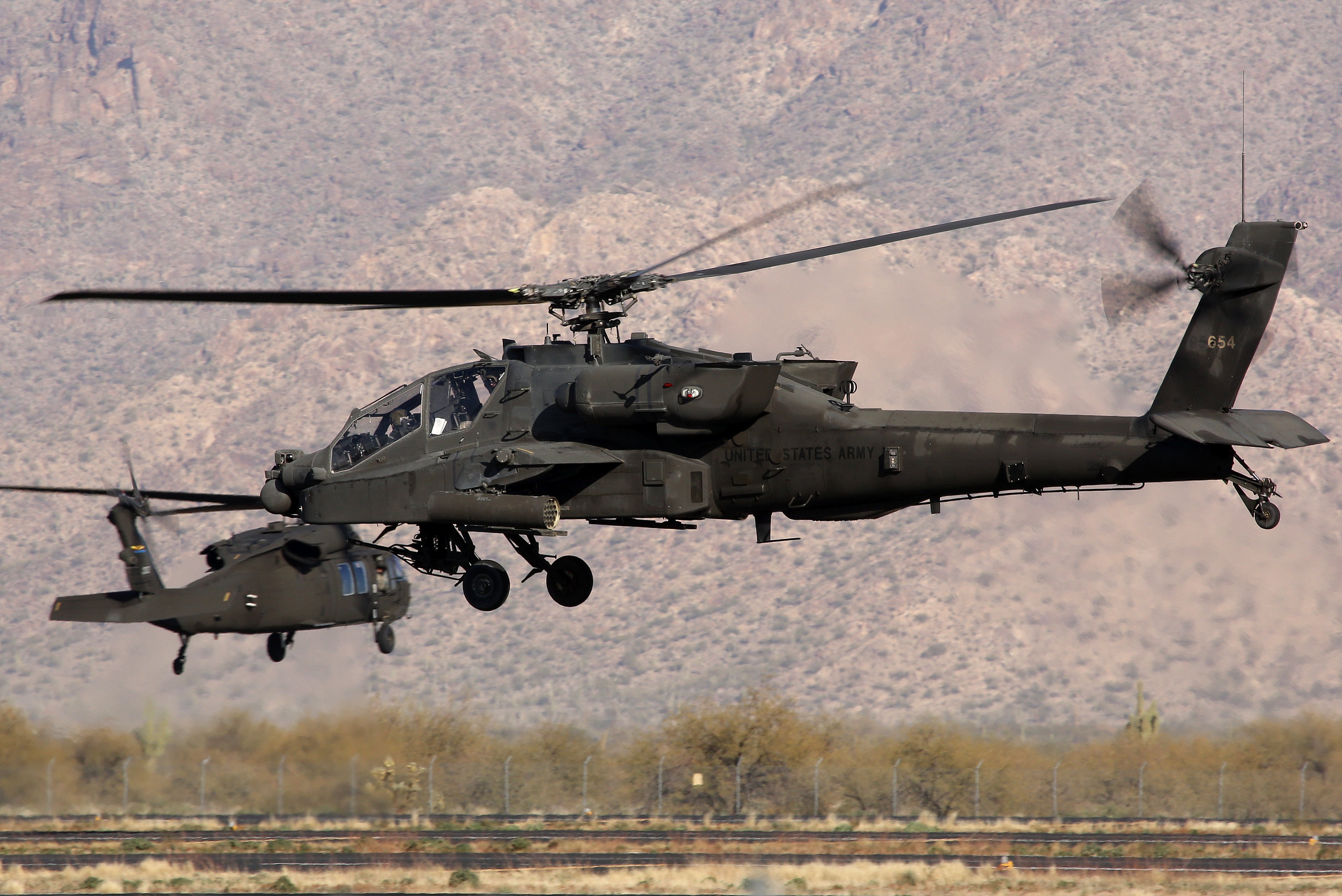 Boeing AH-64D Apache Longbow & Sikorsky UH-60L Black Hawk, Arizona Army NG, 285th Aviation Regiment @ Picacho Stagefield Heliport, AZ