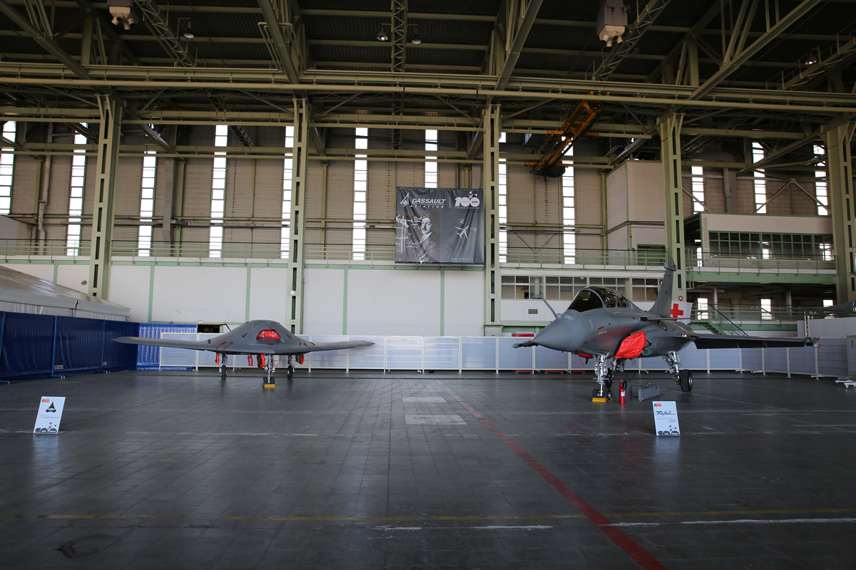 2016 Istres Air Show_004 - Mercure hangar, Dassault exhibition - nEUROn and Rafale