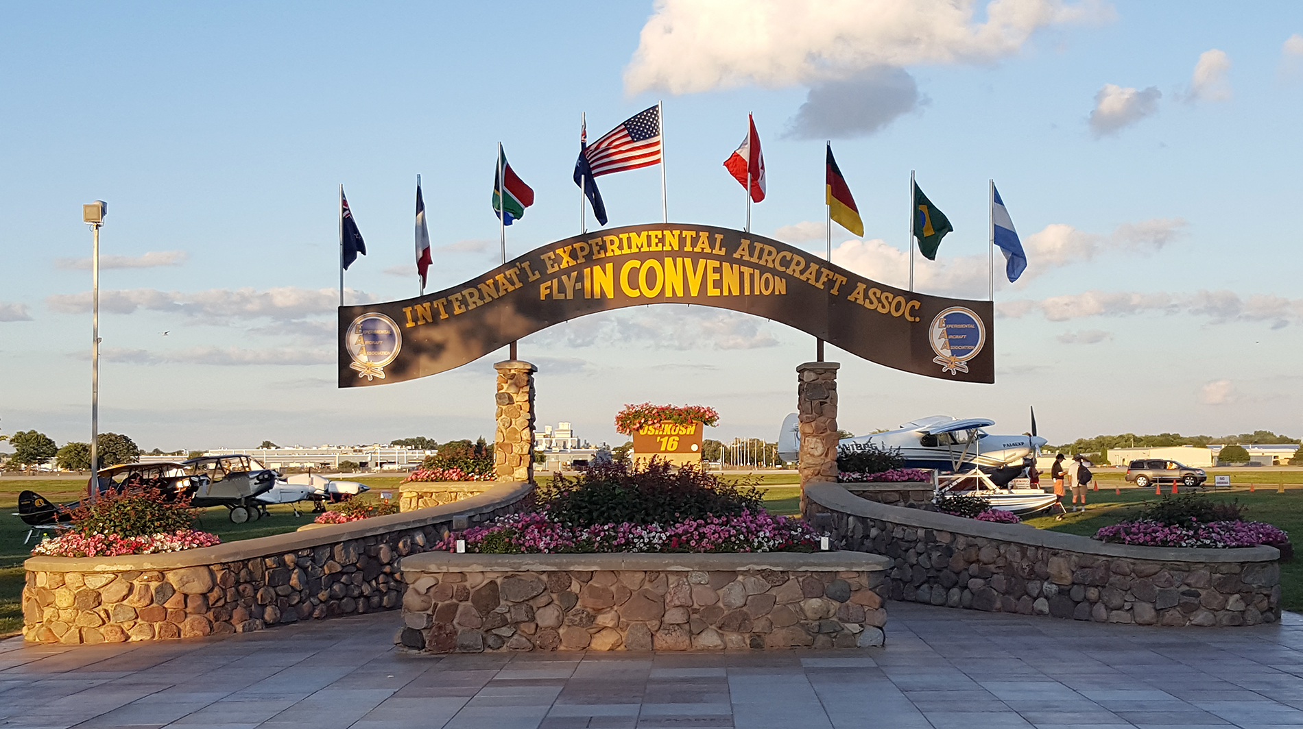 EAA AirVenture 2016 _image-last20160725_195025OSHKOSH-BROWNARCH