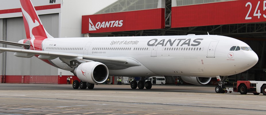 Qantas: A NEW ROO